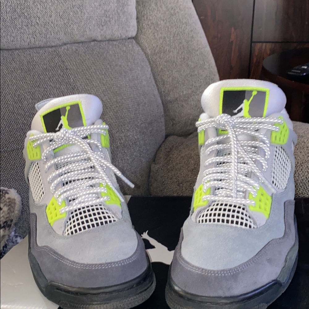 Jordan 4 neons